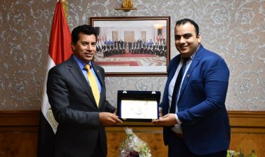 وزير الرياضة يكرم الفائز بالميدالية البرونزية في معرض جينيف الدولي للاختراعات