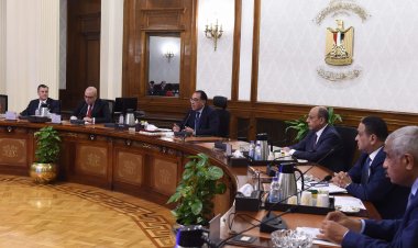 رئيس الوزراء يناقش سٌبل ومقترحات تنمية صناعة السياحة