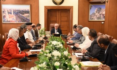 محافظ بورسعيد يناقش استعدادات المحافظة لاستقبال بواخر بالميناء