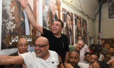 بهذه الطريقة.. مصطفي كامل يحتفل بفوزه نقيبًا للموسيقيين