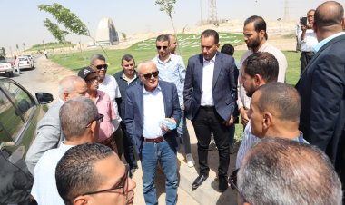 مسئولو الإسكان يتفقدون مشروعات الطرق ورفع الكفاءة بمدينة 15 مايو