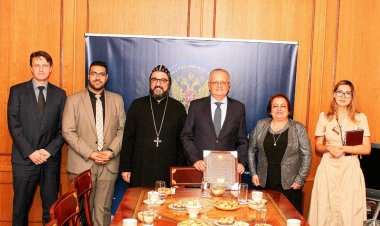 وريسينكو يستقبل وفد الكنيسة السريانية.. صور