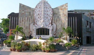 المئات يحيون ذكرى ضحايا تفجيرات بالي في إندونيسيا