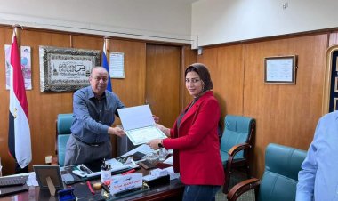 أنقذت مسنه من الموت.. إدارة الخدمات بهيئة قناة السويس تكرّم الممرضة ياسمين ممدوح