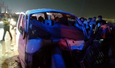 رفع آثار حادث انقلاب سيارة ميكروباص أعلى محور 26 يوليو