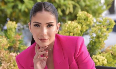 بمكياج ناعم وإطلالة ساحرة.. منى زكي تشعل السوشيال ميديا بجلسة تصوير جديدة