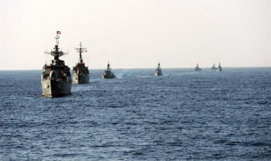 إيران وعمان يُجريان تدريبات بحرية مشتركة