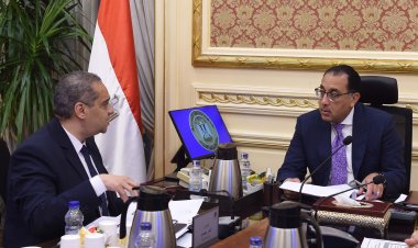 رئيس الوزراء يتابع مع رئيس الدواء المصرية ملفات عمل الهيئة