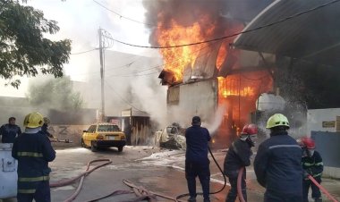 اندلاع حريق داخل بناية تجارية وسط بغداد