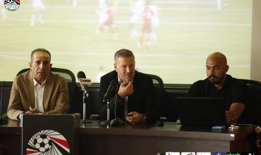 «كلاتنبرج» يجتمع مع مديري الكرة والإعلاميين لتوضيح أبرز مستجدات التحكيم