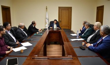 وزير الشباب يلتقي مسئولي الشركة المصرية لصناعة المستلزمات الرياضية