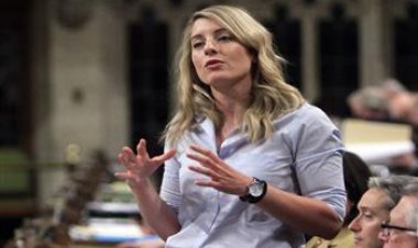 بينهم جواد ظريف.. كندا تفرض عقوبات إضافية على إيران تشمل 17 شخصًا