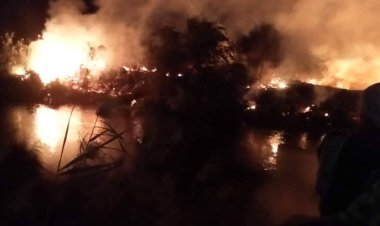 شاهد اللحظات الأولى  لحريق داخل قناطر نجع حمادي (صور)