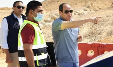 الرئيس السيسي يتفقد الأعمال الإنشائية لتطوير عدد من الطرق والمحاور بالقاهرة الكبرى