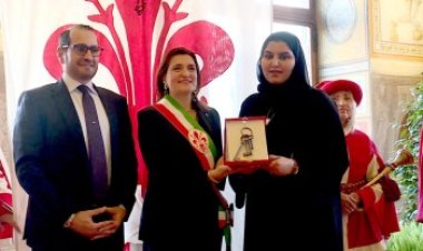 «فلورنسا» الإيطالية تهدي الشيخة فاطمة بنت مبارك مفتاح المدينة تكريما لجهودها الإنسانية