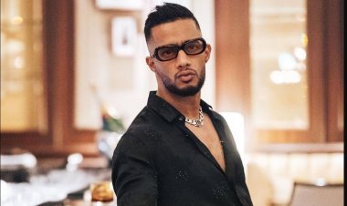 محمد رمضان يحتفل بعيد ميلاد شقيقه على متن طائرة