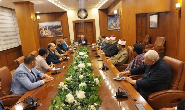 محافظ بورسعيد يتابع استعدادات المحافظة لإقامة المسابقة الدولية لحفظ القرٱن الكريم