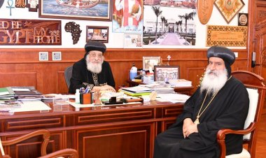 البابا تواضروس الثاني يستقبل نيافة الأنبا ثيؤدوسيوس