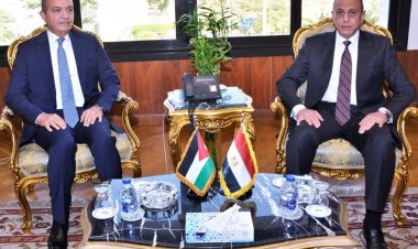 وزير الطيران يبحث مع السفير الأردني بالقاهرة تعزيز التعاون بمجال النقل الجوي