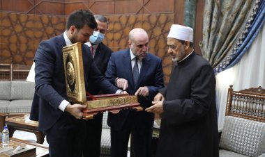 فلسطين تهدي شيخ الأزهر أول نسخة من مصحف المسجد الأقصى