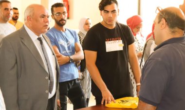 رئيس جامعة الدلتا التكنولوجية يُتابع سير إجراءات تقديم طلاب الثانوية الفنية