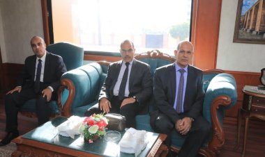 محافظ سوهاج يستقبل وفدا من وزارة المالية