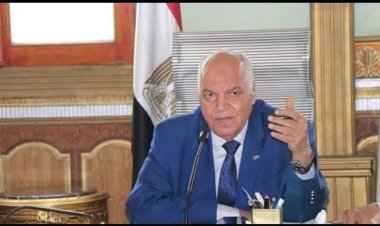 ولي أمر يعتدي على معلم بالضرب وسط الطلاب بالإسكندرية