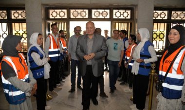 محافظ أسيوط يلتقي 150 شابا وفتاة لمناقشة مقترحاتهم وأفكارهم