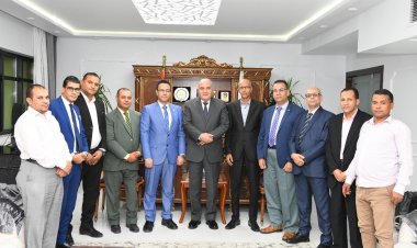 محافظ قنا يستقبل وفد وزارة المالية لمتابعة وتحليل النظم والأرصدة