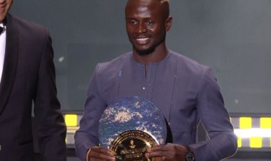 ساديو ماني يفوز بجائزة «سقراطيس» خلال حفل الكرة الذهبية 2022