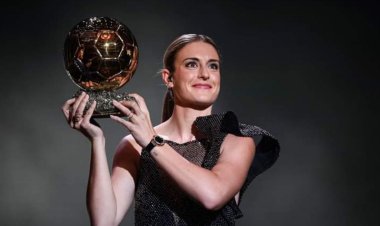 أليكسيا بوتياس تفوز بجائزة الكرة الذهبية للسيدات 2022
