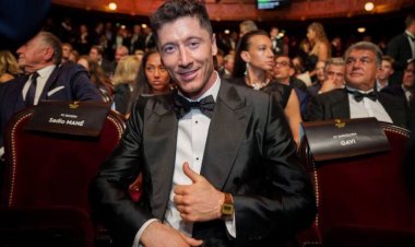 ليفاندوفسكي يفوز بجائزة أفضل هداف في حفل «فرانس فوتبول»