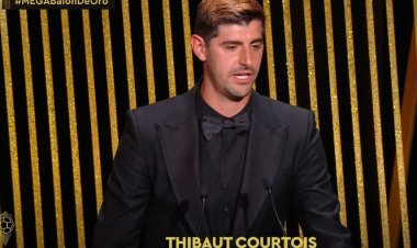 كورتوا يفوز بجائزة «ياشين» كأفضل حارس مرمى من «فرانس فوتبول»