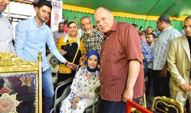 محافظ أسيوط يشارك ذوى الهمم وطلاب المدارس فرحتهم بمشاهدة فقرات السيرك