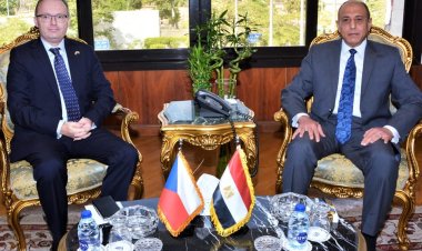 وزير الطيران يلتقي سفير جمهورية التشيك لتعزيز سبل التعاون بين البلدين