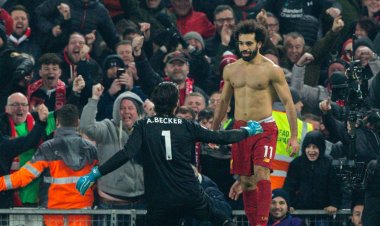 الدوري الإنجليزي يحتفل بالإنجاز التاريخي لـ صلاح وأليسون