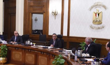 رئيس الوزراء يتابع سير العمل بمشروعات المياه والصرف الصحي بالوادي الجديد