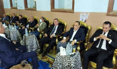 محافظ الشرقية يؤدي واجب العزاء في اللواء طارق نصر محافظ المنيا الأسبق