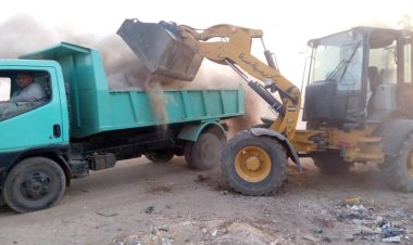 محافظ أسيوط: رفع 370 طن قمامة خلال حملات للنظافة بالقرى