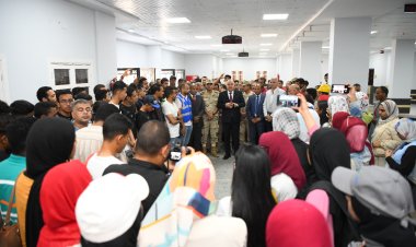 محافظ قنا يصطحب طلاب جامعة جنوب الوادي في جولة لمشروعات حياة كريمة بدشنا 