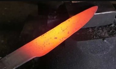 أم تعذب ابنتها بـ«سكين ساخن».. والسبب: «الفلوس وقعت منها»