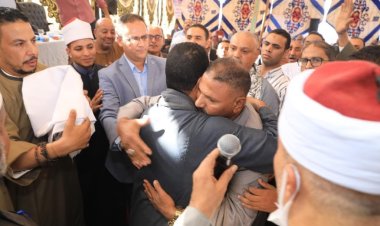 محافظ سوهاج يشهد صلح  أبناء العمومة من عائلة "أبو سلام" بإدفا