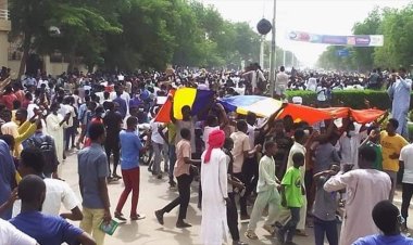 قتلى وجرحى في مظاهرات «تشاد» احتجاجًا على تولي محمد إدريس ديبي فترة انتقالية ثانية