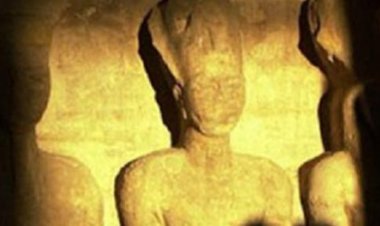 ظاهرة فلكية نادرة.. الشمس تتعامد على وجه رمسيس الثاني بمعبد أبو سمبل