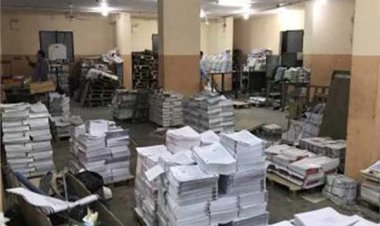 ضبط 68 ألف مطبوع غير مصرح بتداوله داخل مكتبة بالمرج