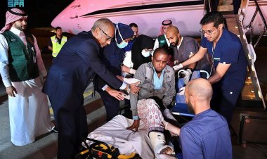 وصول مصابي الحادث الإرهابي في أحد فنادق مقديشو إلى المملكة لتلقي العلاج