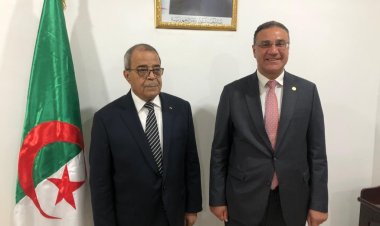 سفير مصر لدى الجزائر يبحث مع وزير الصناعة الصيدلانية سبل تعزيز الشراكة في مجال إنتاج الدواء