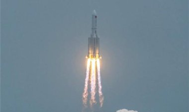 روسيا تطلق صاروخا يحمل 3 أقمار صناعية للاتصالات
