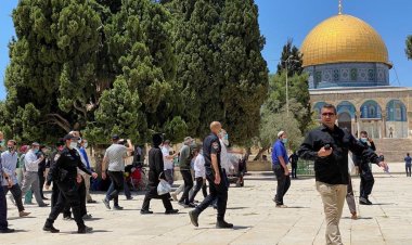 عشرات المستوطنين يقتحمون المسجد الأقصى
