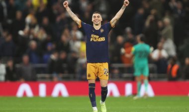 نيوكاسل يقهر توتنهام بثنائية في الدوري الإنجليزي